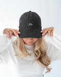 Nahaufnahme des gestickten Panda Motivs auf schwarzer Vintage Cap